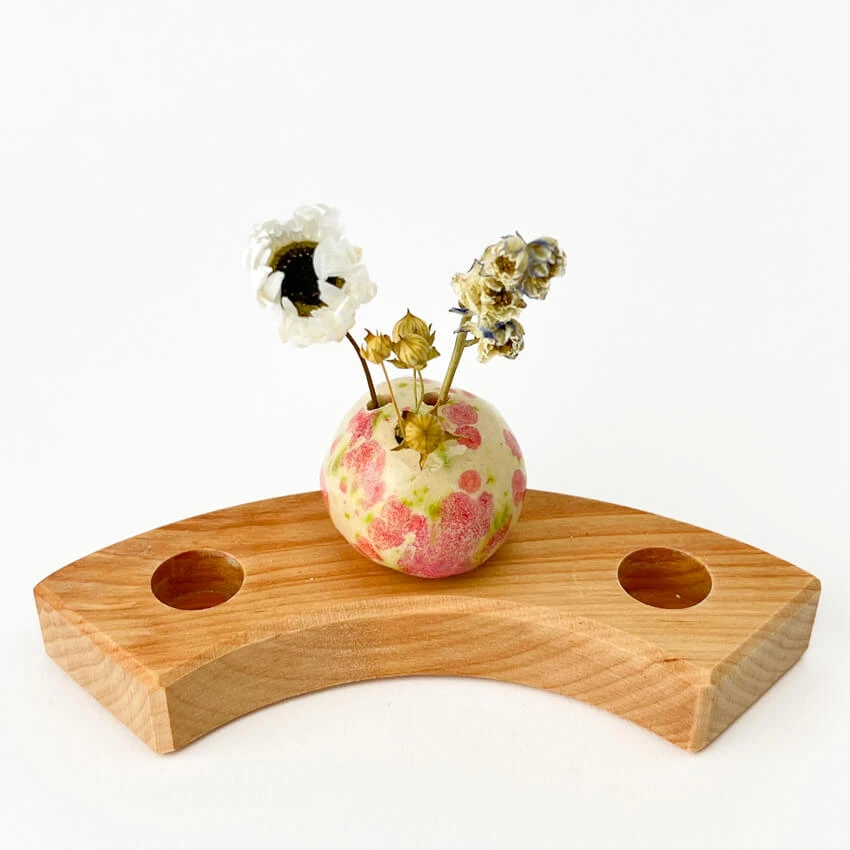 Klein Dappertje | Steker Jaarring | Bolvaasje Wit met Roze/Groene spikkels - Afbeelding 3