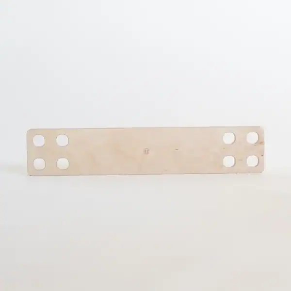 Houten Bygge FYR-plank met ronde openingen aan beide uiteinden