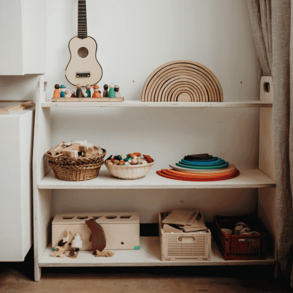 Klimdriehoeken – Montessori speelgoedkast | Toy Shelf Groot