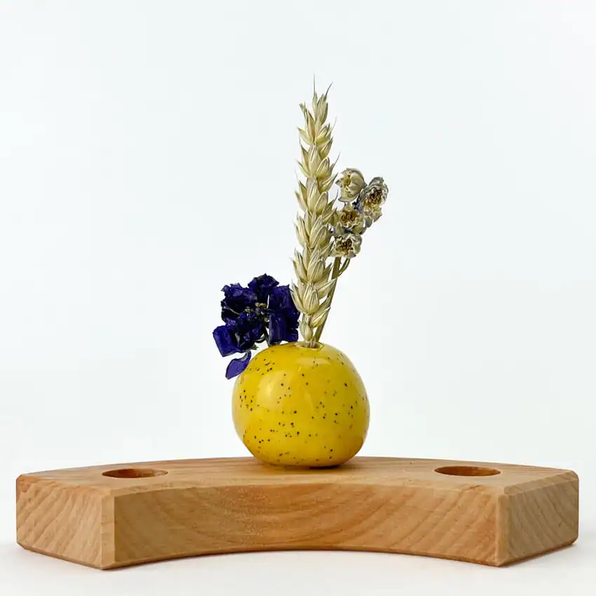 Klein Dappertje | Steker Jaarring | Bolvaasje Geel met spikkels