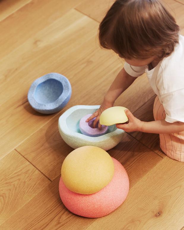 Stapelstein-Inside-rainbow-pastel-play.jpeg