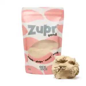 OchOch Zupr Sand Sandy Sand 2 kg, verpakking met zandkleurig speelzand ervoor