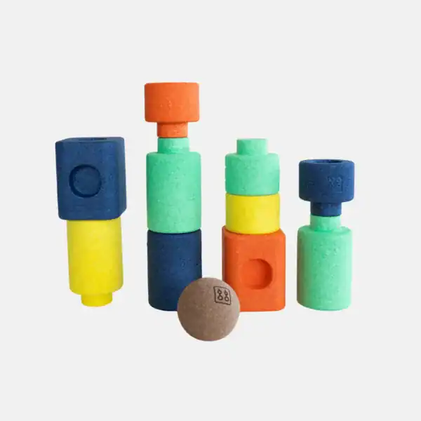 Bygge Fantasifyr Tomke met speelelementen in blauw, groen, geel en oranje
