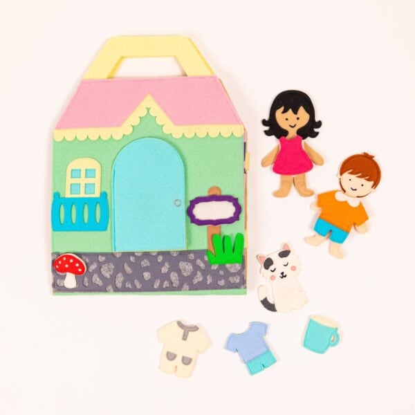 Jolly Designs - Travel Buddy Poppenhuis | 18 Maanden