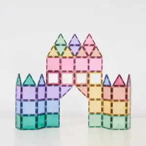 Kasteel gebouwd met CONNETIX Pastel Creative Pack magnetische tegels