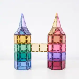 Twee torens gebouwd met CONNETIX magnetische tegels in pastelkleuren