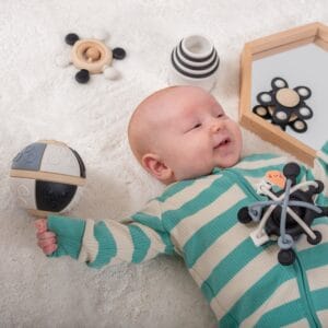 Baby speelt met Tickit SiliSoft nieuwsgierigheidsset