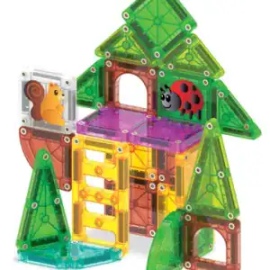 MAGNA-TILES Treehouse boomhut gebouwd met groene en bruine microMAGS-tegels
