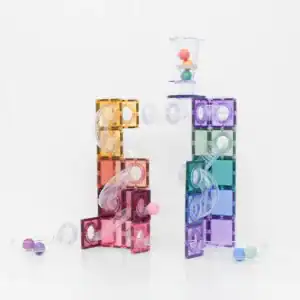 Kinderen bouwen en spelen met de Connetix Ball Run Pastel Pack