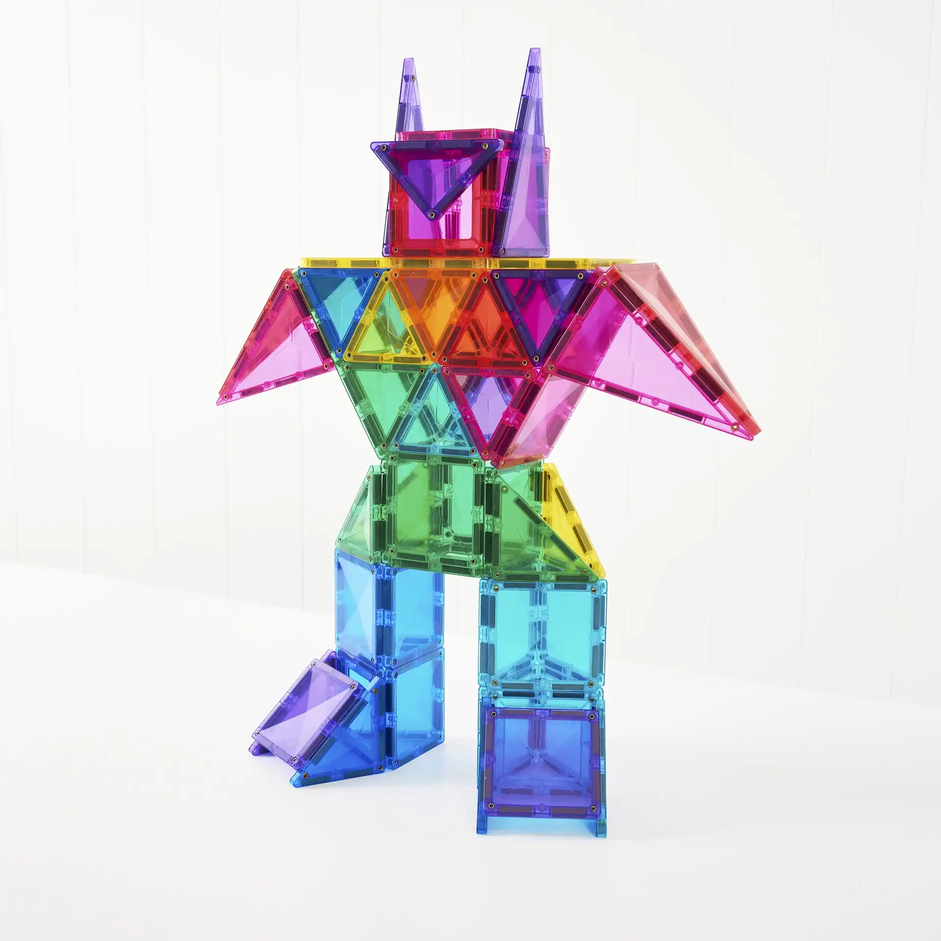 Creatieve bouwwerken van heldere Connetix magnetische tegels