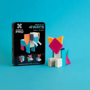 Vier bouwvoorbeelden uit de Connetix PRO Animals Pack: olifant, pauw, eekhoorn en kat