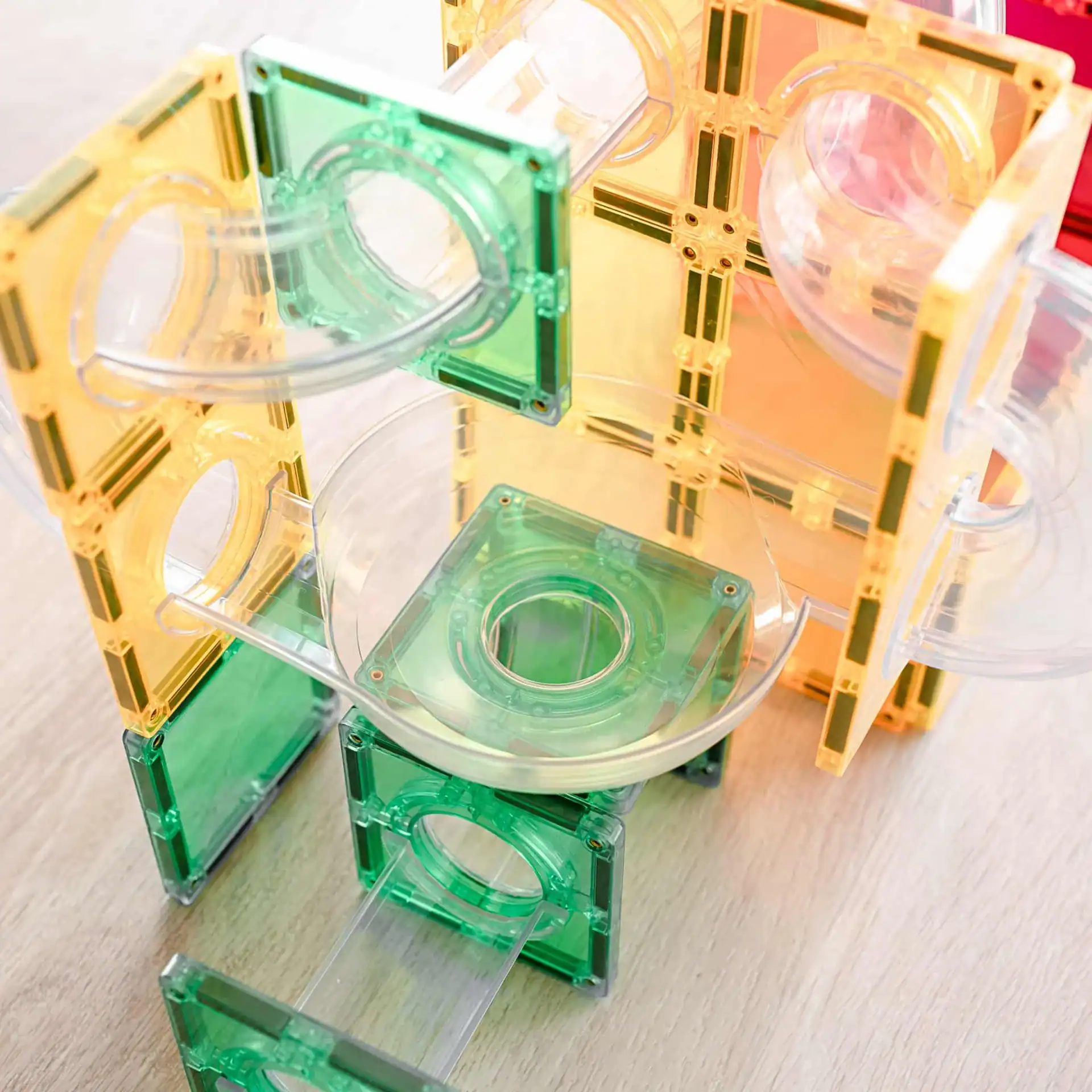 Connetix Rainbow Ball Run Expansion – spiraalbuizen Connetix knikkerbaan met spiraalbuizen, kommen en regenboogkleurige magnetische tegels