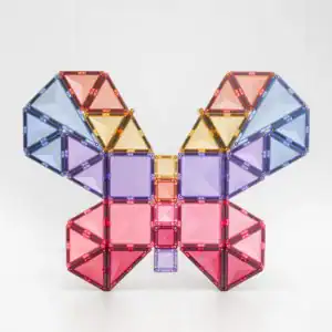 Vlinder gebouwd met Connetix Pastel magnetische tegels