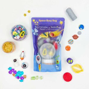 Invitation to Imagine Space Busy Bag met natuurlijke speelklei, planeten en ruimteaccessoires