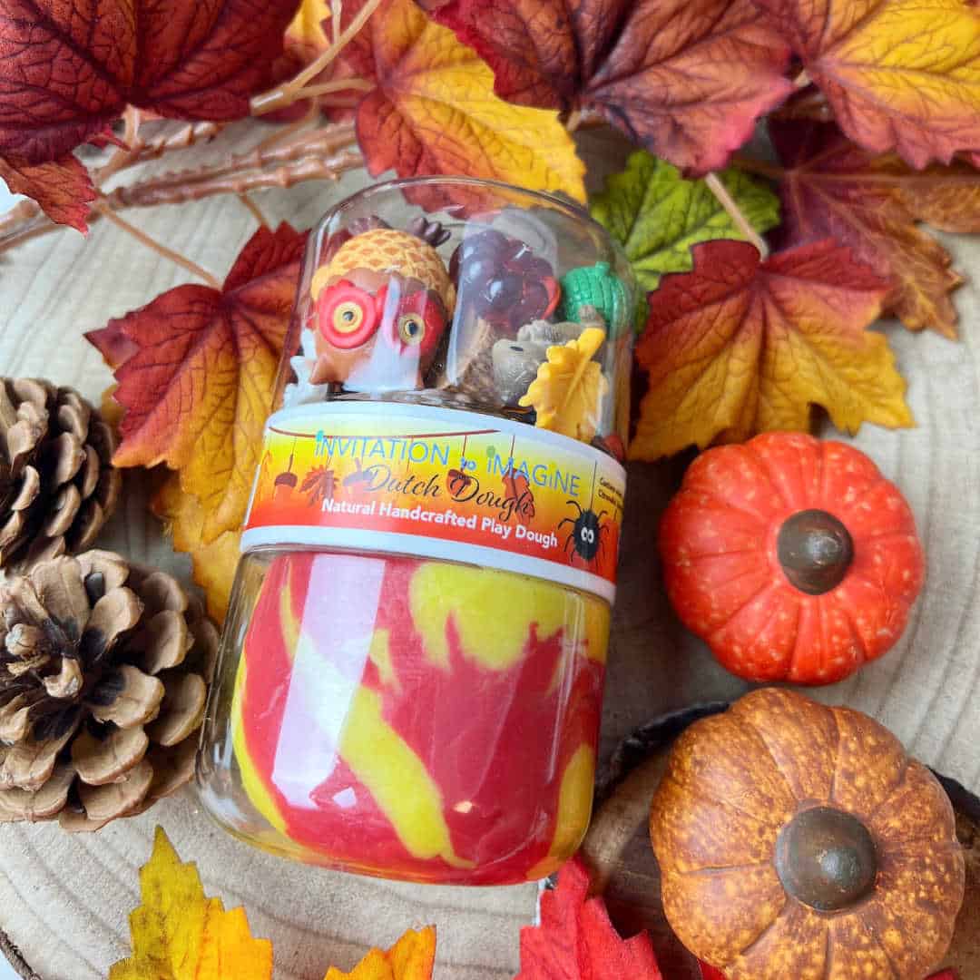 Invitation to Imagine Autumn Play Pot Invitation to Imagine Autumn Play Pot met herfstklei en bosfiguren