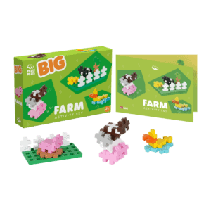 Plus-Plus BIG Activity Farm met bouwboekje, groene bouwplaat en gebouwde boerderijdieren