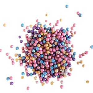 Losse roze, paarse, blauwe en goudkleurige SensoryFun kikkererwten Unicorn Mix op een witte achtergrond