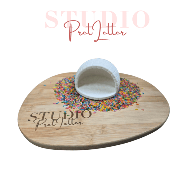 Witte open iglo van Studio Pretletter met zicht op de binnenkant